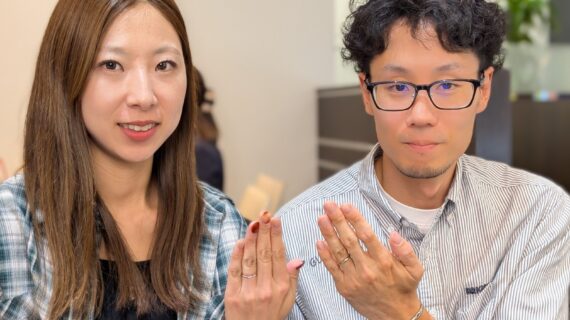 ルシエの結婚指輪をつけたカップル