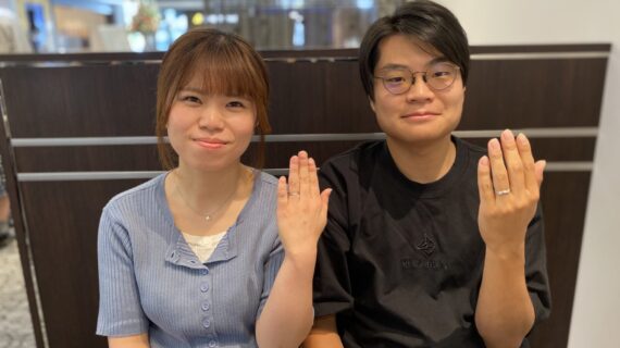 NIWAKA（ニワカ）の結婚指輪を着用したカップル