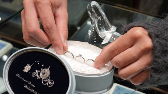 シンデレラの婚約指輪と結婚指輪