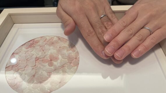 NIWAKAの結婚指輪を着けた夫婦