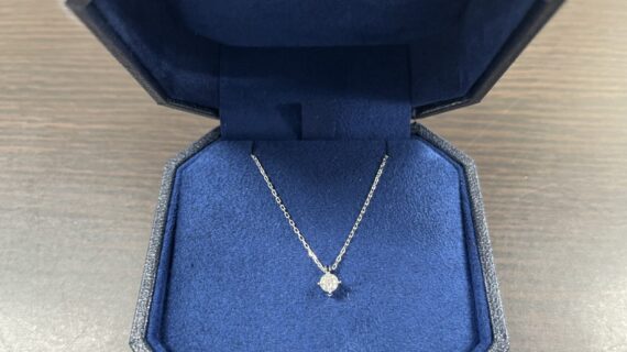 ロイヤルアッシャーの婚約ネックレスを選んだ男性