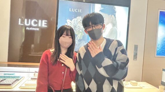 ルシエの結婚指輪を着けたカップル