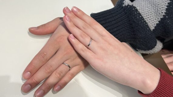 ルシエの結婚指輪を着けたカップル