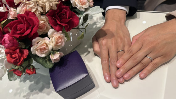 NIWAKAの結婚指輪を着けたカップル