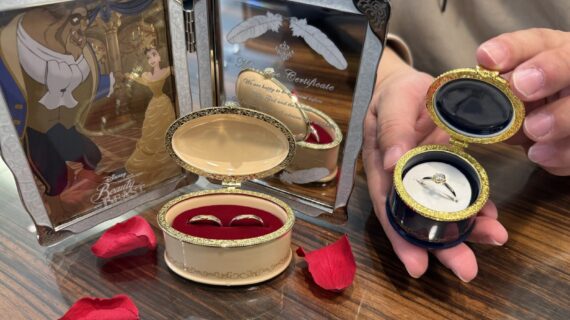 美女と野獣の婚約指輪と結婚指輪