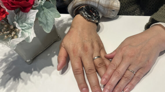 NIWAKAの結婚指輪を着けたカップル