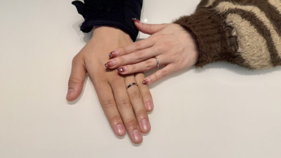 NIWAKAの結婚指輪を着けたカップル