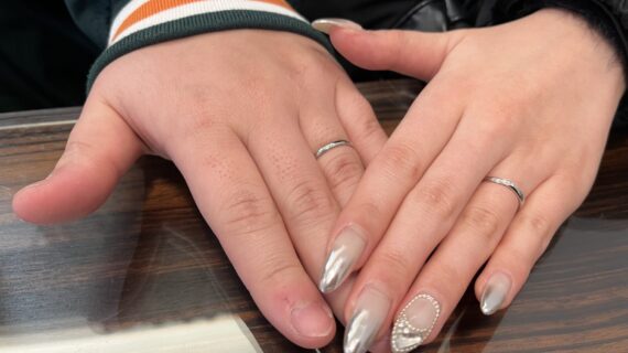 NIWAKAの結婚指輪を着けたカップル