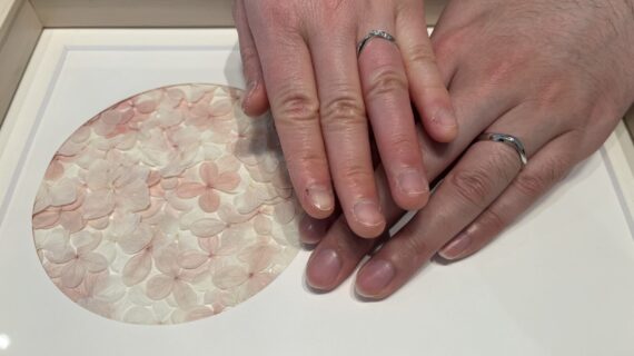 NIWAKAの結婚指輪を着けた夫婦