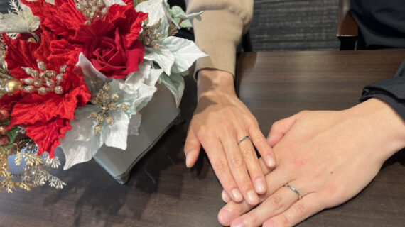 NIWAKAの結婚指輪を着けたカップル