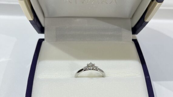 ケースに入った俄の婚約指輪