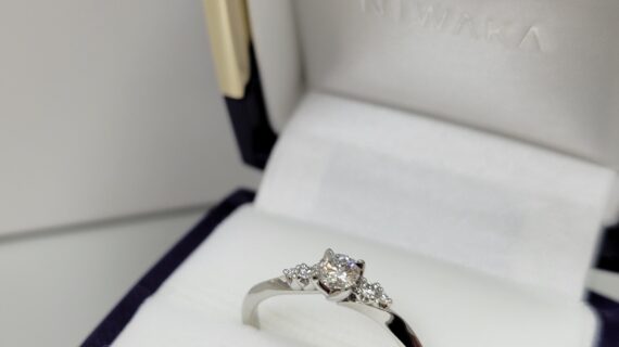 ニワカの婚約指輪「ことのは」