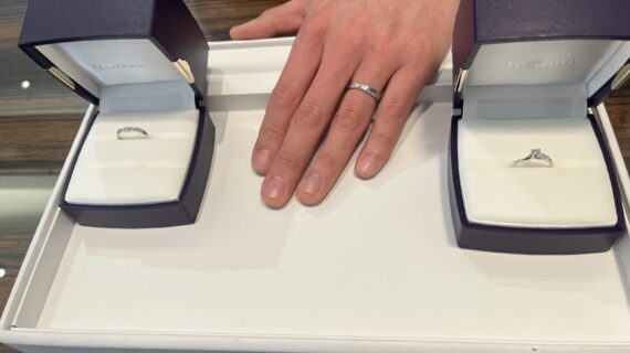 NIWAKAの結婚指輪を着けた男性