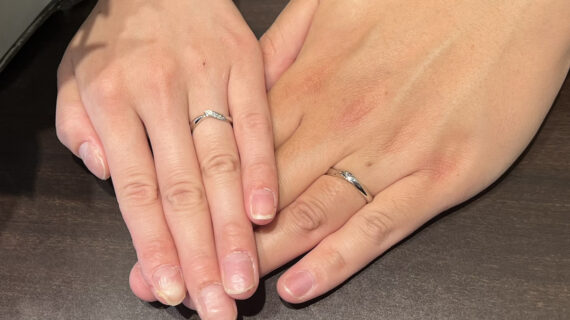 NIWAKAの結婚指輪を着けたカップル