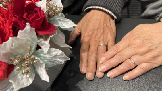 ノクルの結婚指輪を着けたご夫婦