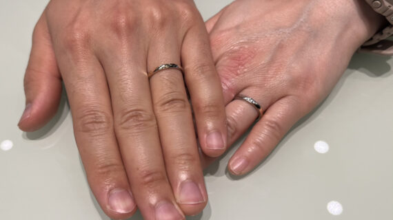 ノクルの結婚指輪を着けたカップル