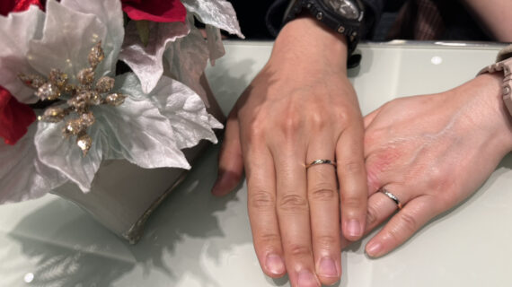 ノクルの結婚指輪を着けたカップル
