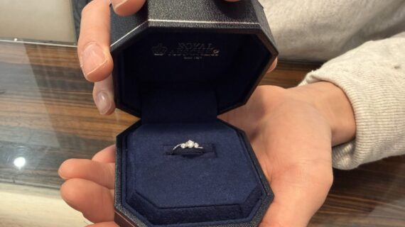 ロイヤルアッシャーの婚約指輪