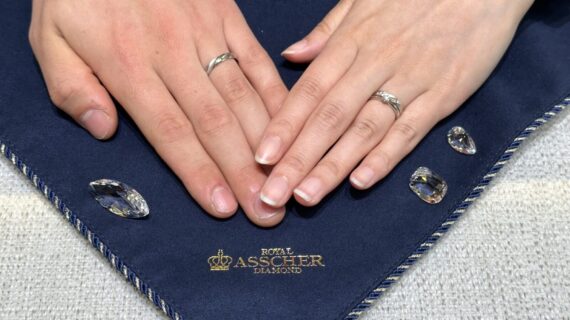ロイヤル・アッシャーの婚約指輪と結婚指輪