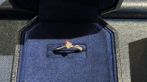 ロイヤル・アッシャーの婚約指輪