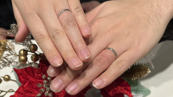 NIWAKA(ニワカ)の結婚指輪を着けたカップル