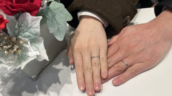 NIWAKA(ニワカ)の結婚指輪を着けたカップル