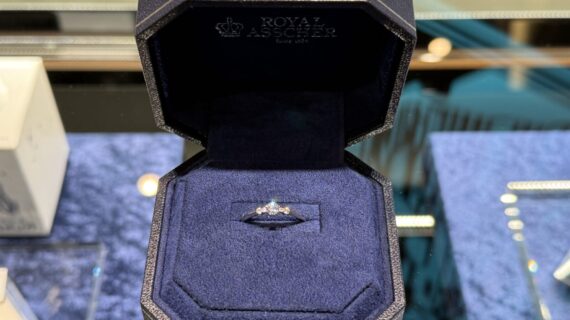 ロイヤルアッシャーの婚約指輪