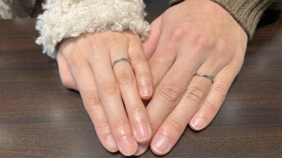 NIWAKAの結婚指輪を着けたカップル