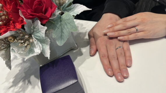 NIWAKA(ニワカ)の結婚指輪を着けたカップル