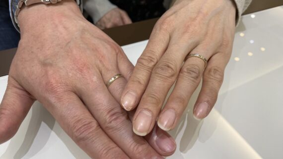 ルシエの結婚指輪を着用した夫婦
