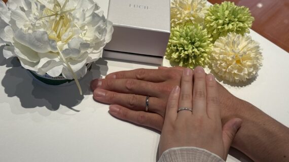 ルシエの結婚指輪をつけたカップル