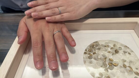 ルシエの結婚指輪を着けた夫婦