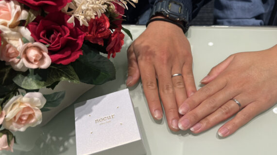 ノクルの結婚指輪を着けたカップル
