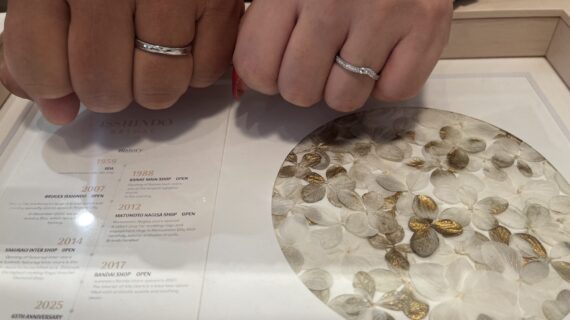 ルシエの結婚指輪を着けたカップル