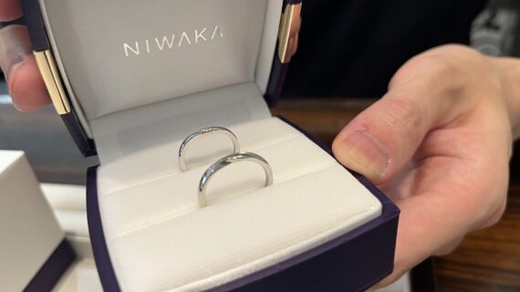 NIWAKAの結婚指輪を選んだカップル