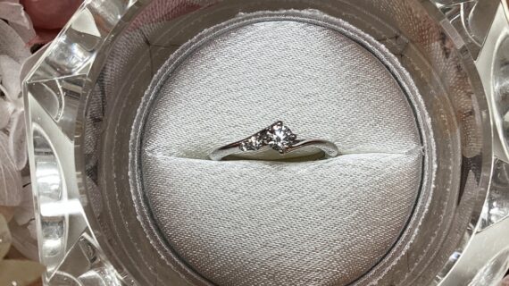 ラザールダイヤモンドの婚約指輪