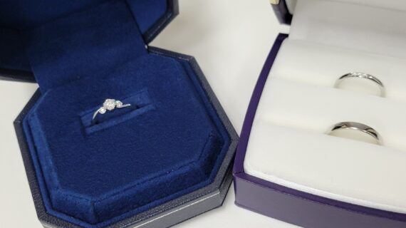 ロイヤル・アッシャーの婚約指輪とNIWAKAの結婚指輪