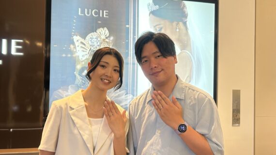 ルシエの結婚指輪を着けたカップル