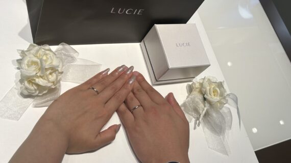 ルシエの結婚指輪を着けたカップル