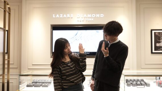 ラザールダイヤモンドの結婚指輪を着用した夫婦