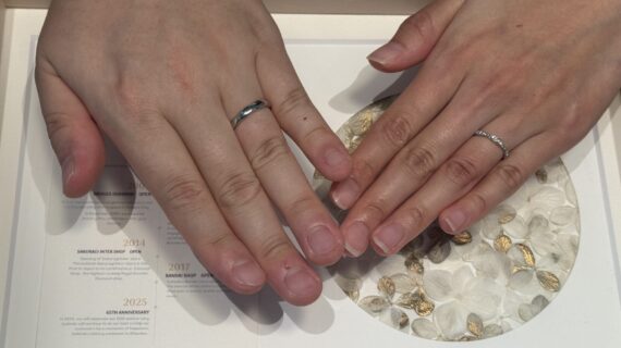 ルシエの結婚指輪をつけているカップル