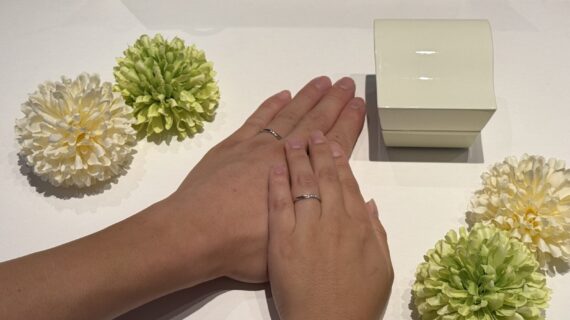 ルシエの結婚指輪をつけたカップル
