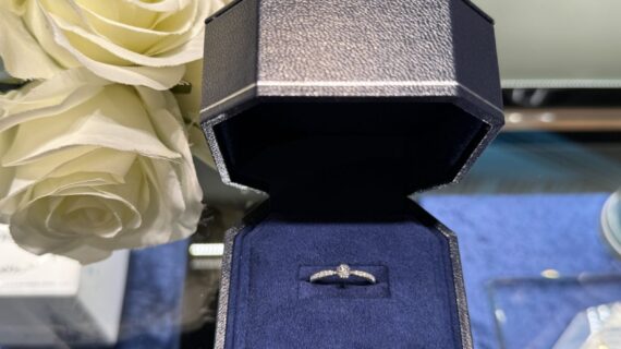 ロイヤルアッシャーの婚約指輪