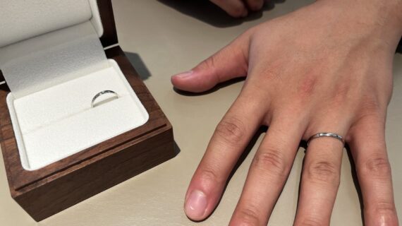 ポンテヴェキオの結婚指輪を着けた男性