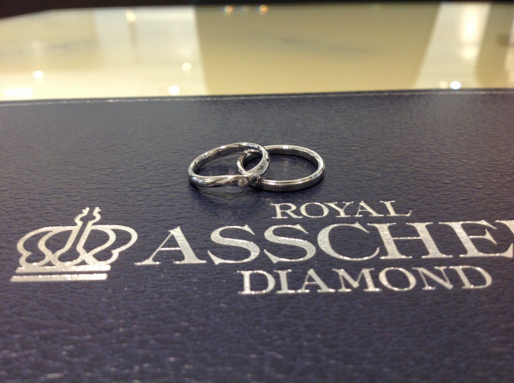 ロイヤルアッシャーダイヤモンドの結婚指輪をお作り頂きました。