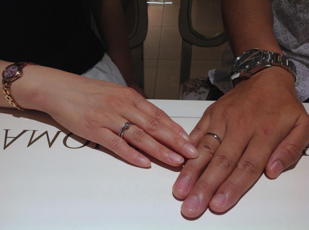 ロイヤルアッシャーダイヤモンドの婚約指輪・結婚指輪をお作り頂きました。