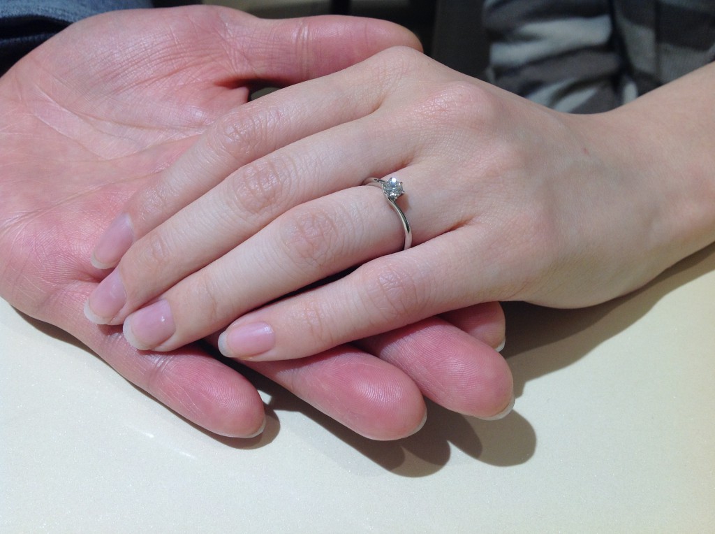 ロイヤルアッシャーの婚約指輪をお作り頂きました。